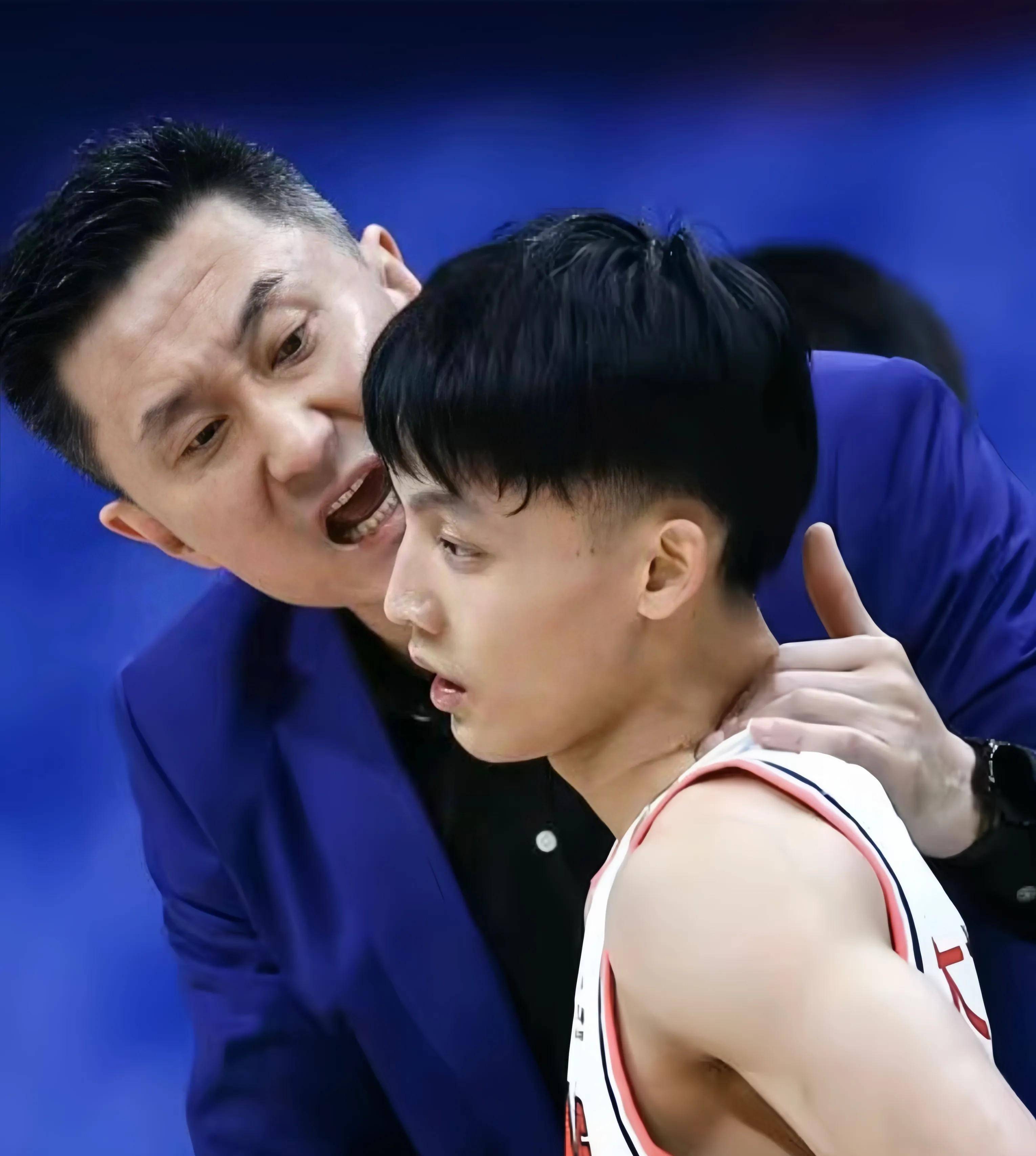 包含今晚广东宏远回应争议:欧篮联节点到来,质疑声仍在,训练强度明显提升的词条kaiyun